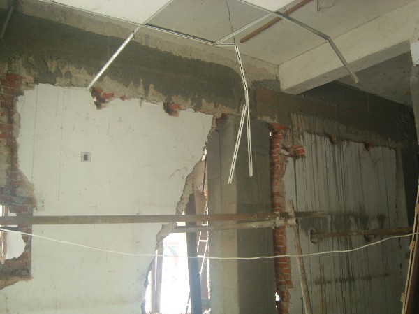 墙改梁里，悬挑设施的构造形式有哪些